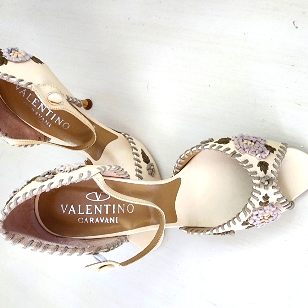 VALENTINO - Picture 3 of 16